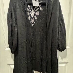 Gaya Elegant Black Lace-Trimmed Kimono